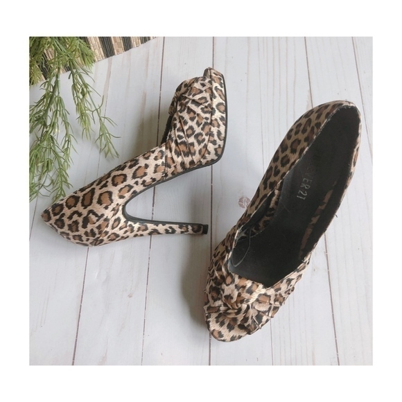 Forever 21 Leopard Print Peep Toe Heels Womens Sz 6 - Picture 4 of 8